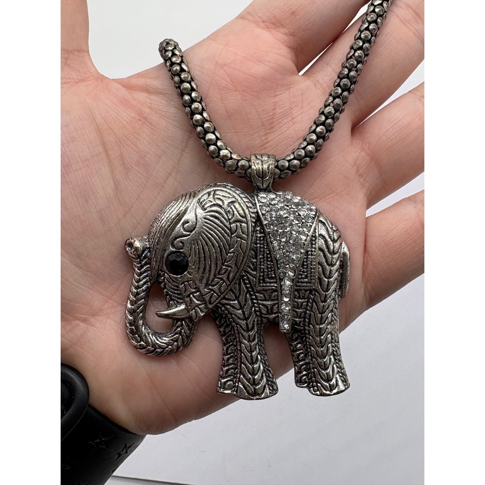 Vintage Silvertone Textured Embossed Elephant Pendant Necklace Rhinestone J132